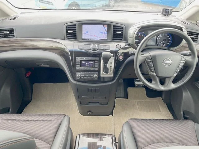Nissan ELGRAND 4WD 250ハイウェイスターS photo 2