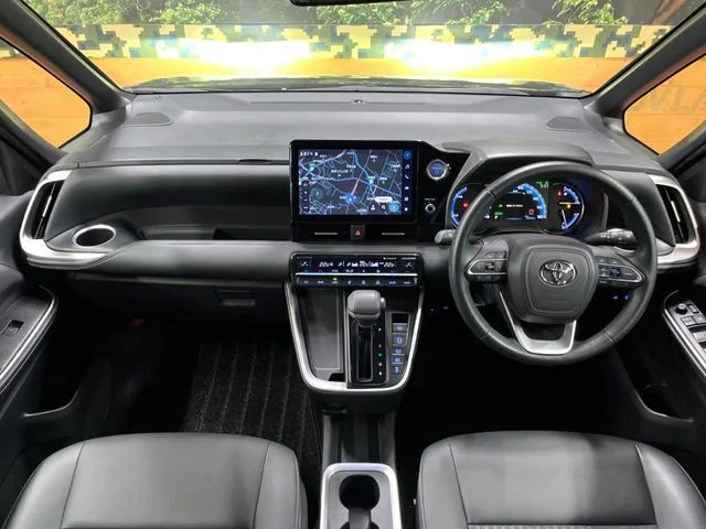 Toyota NOAH HYBRID S−Z photo 2