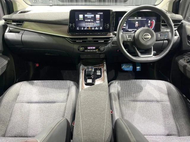 Nissan AURA G photo 2