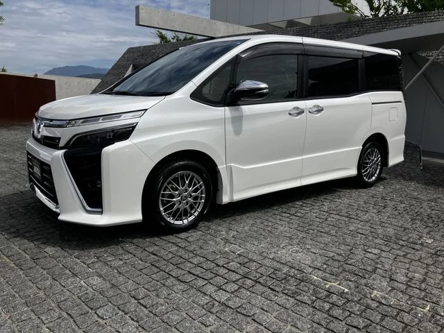 Toyota VOXY HYBRID ZS　煌3 photo 2