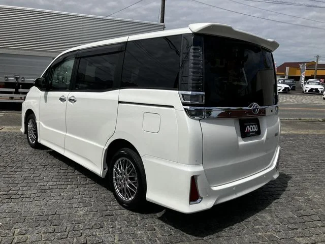 Toyota VOXY HYBRID ZS　煌3 photo 3