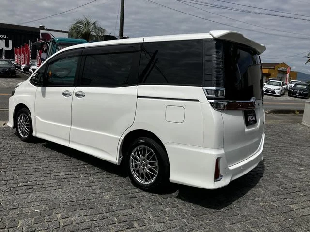 Toyota VOXY HYBRID ZS　煌3 photo 4