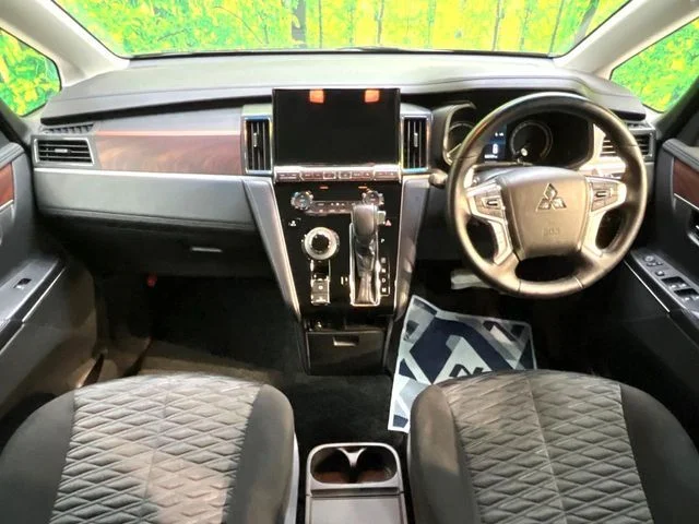 Mitsubishi DELICA D:5 4WD P photo 2