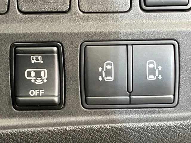 Nissan SERENA WG e−POWER　ハイウェイスター　V photo 3