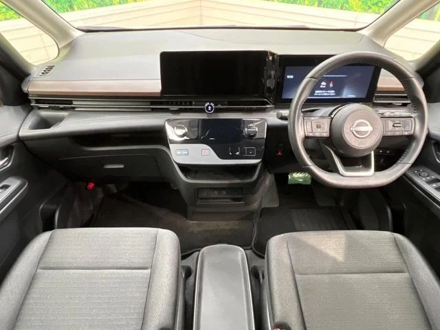 Nissan SERENA WG e−POWER　ハイウェイスター　V photo 2