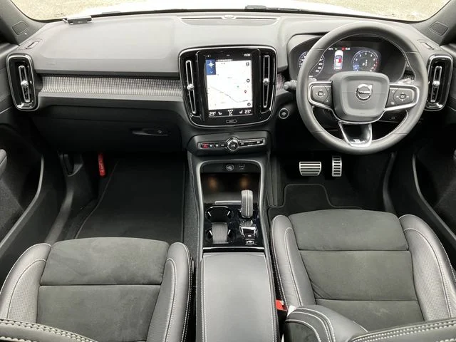 Volvo VOLVO XC40 T4　AWD　Rデザイン photo 2