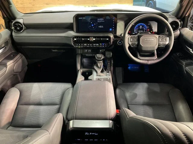 Toyota LANDCRUISER 250 VX photo 2