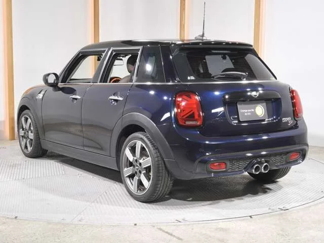 Bmw MINI COOPER SD 5DOOR ベースグレード photo 2