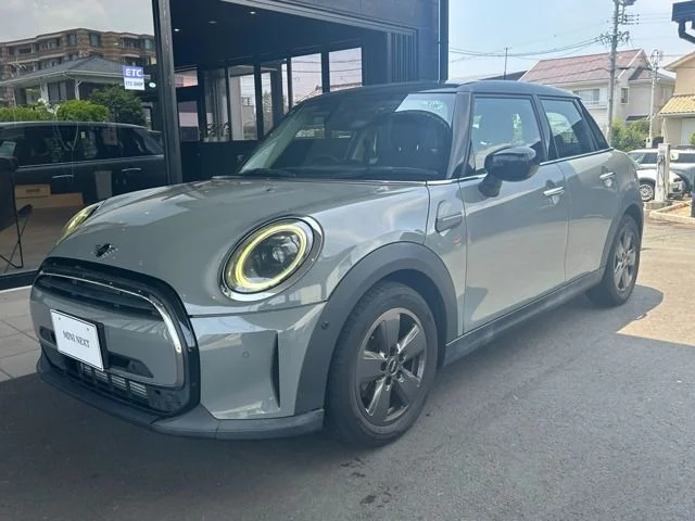 Bmw MINI COOPER 5DOOR ベースグレード 2022
