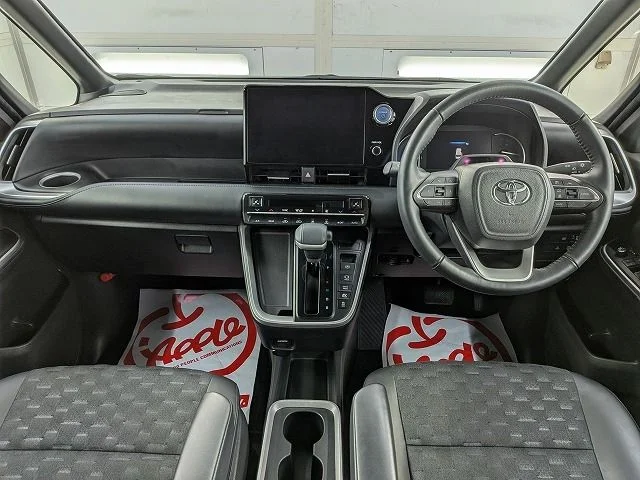 Toyota VOXY HYBRID 4WD S−Z photo 2