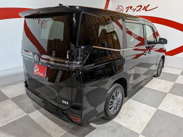 Toyota VOXY HYBRID 4WD S−Z photo 3