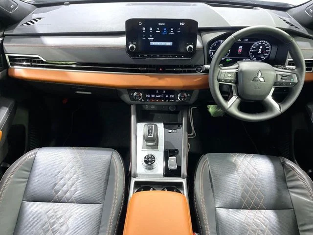 Mitsubishi OUTLANDER PHEV P photo 2