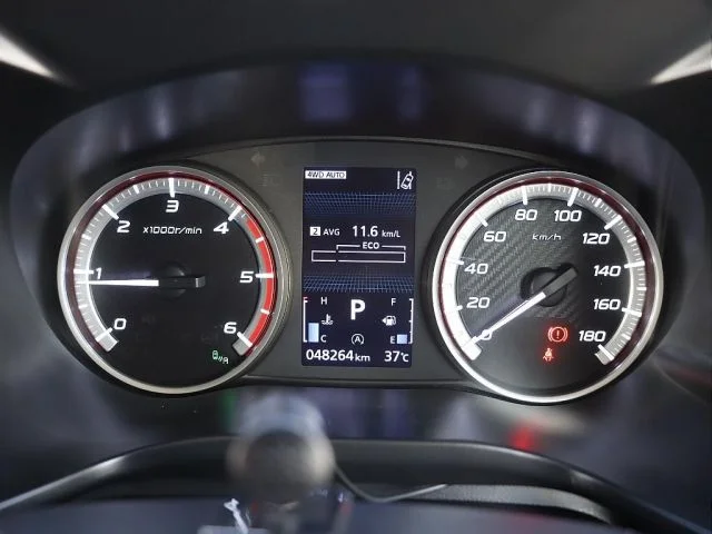 Mitsubishi DELICA D:5 4WD シャモニー photo 3