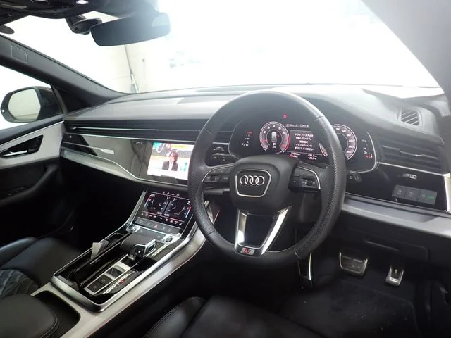 Audi AUDI Q8 55　TFSI　クワトロ　Sライン photo 2