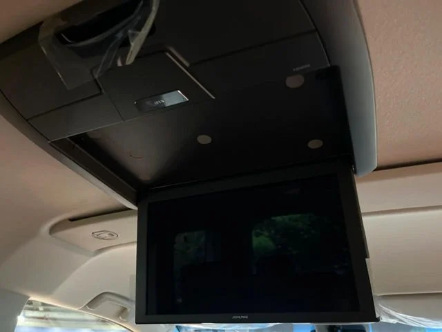 Mitsubishi DELICA D:5 4WD ブラックエディション photo 3