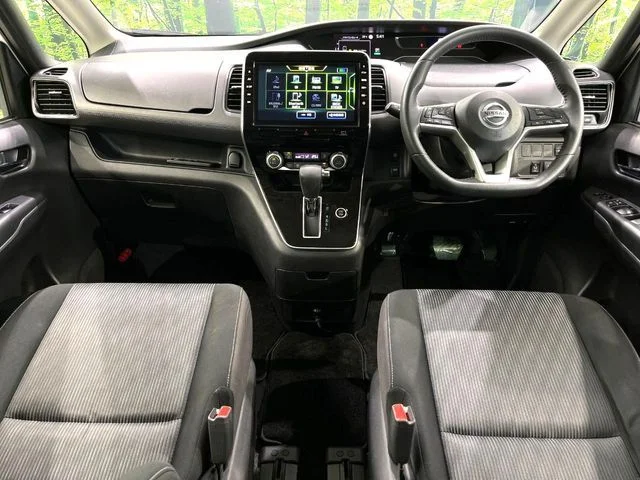 Nissan SERENA S-HYBRID 4WD ハイウェイスター　V photo 2