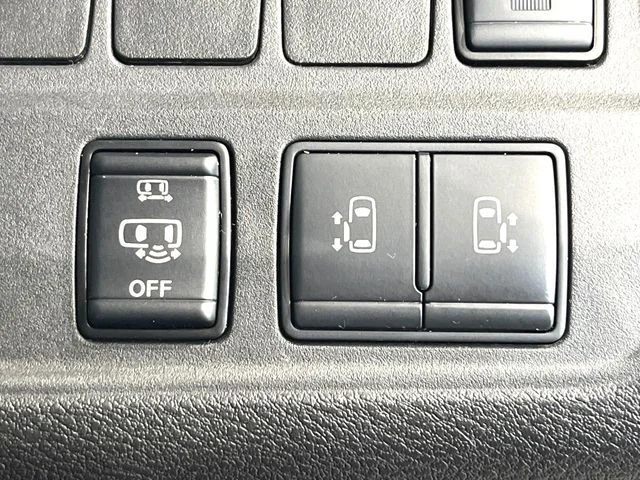Nissan SERENA S-HYBRID 4WD ハイウェイスター　V photo 3