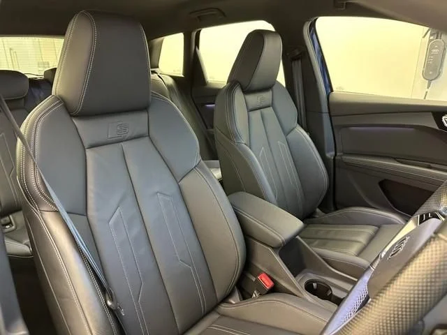 Audi AUDI Q4 e-tron 40　Sライン photo 4