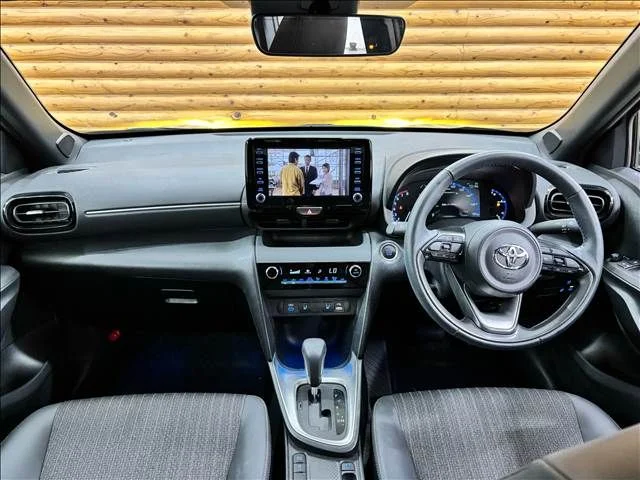 Toyota YARIS CROSS Z photo 2