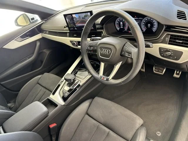 Audi AUDI A4 35　TFSI　Sライン photo 2