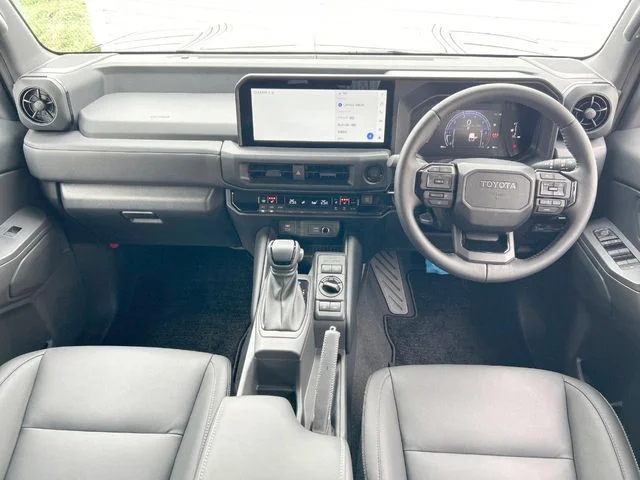 Toyota LANDCRUISER FJ VX photo 2