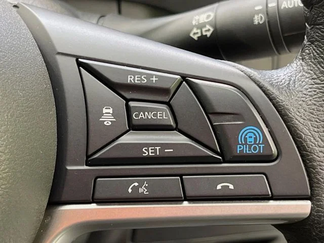 Nissan SERENA WG e－POWER　ハイウェイスター　V photo 3