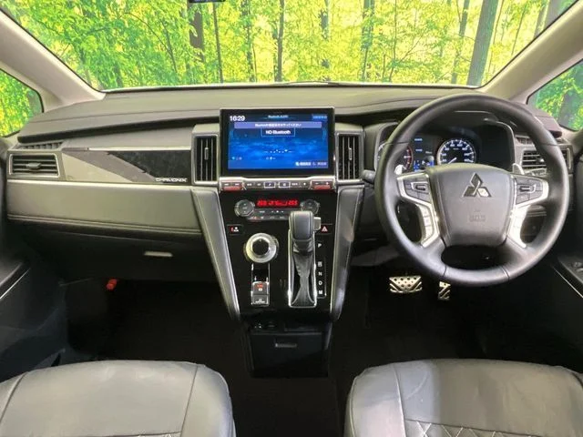 Mitsubishi DELICA D:5 4WD シャモニー photo 2