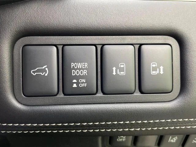 Mitsubishi DELICA D:5 4WD シャモニー photo 4