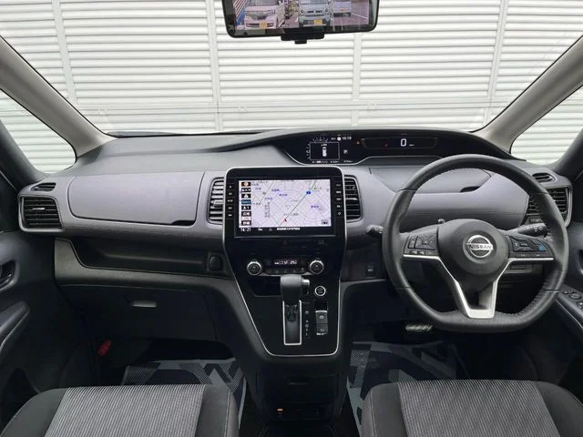 Nissan SERENA S-HYBRID ハイウェイスター　V photo 2