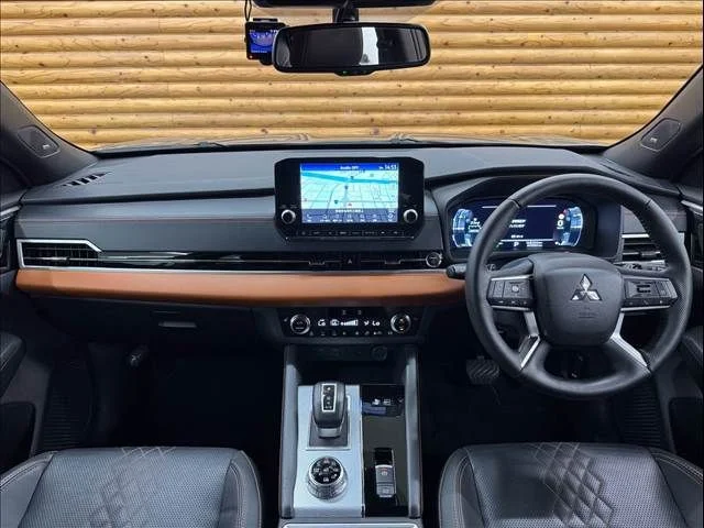 Mitsubishi OUTLANDER PHEV P photo 2