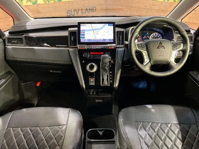 Mitsubishi DELICA D:5 4WD シャモニー photo 2