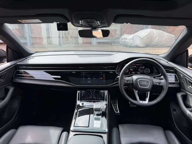 Audi AUDI SQ8 ベースグレード photo 2