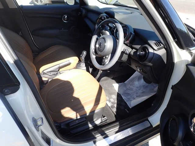 Bmw MINI ONE 5DOOR ベースグレード photo 2