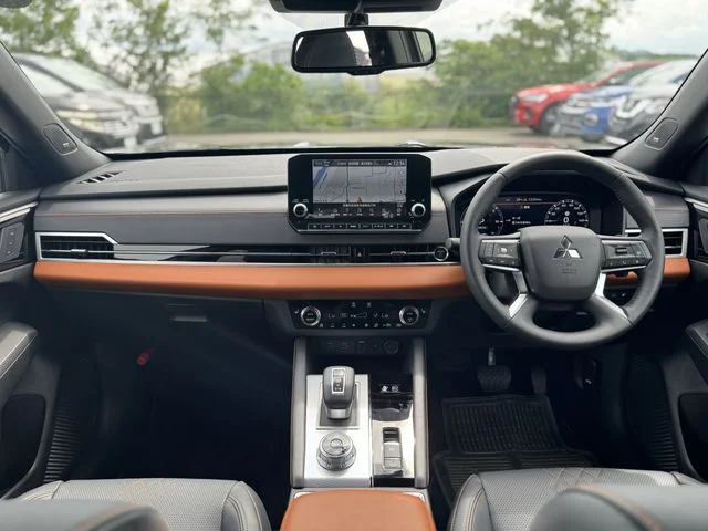 Mitsubishi OUTLANDER PHEV P photo 3
