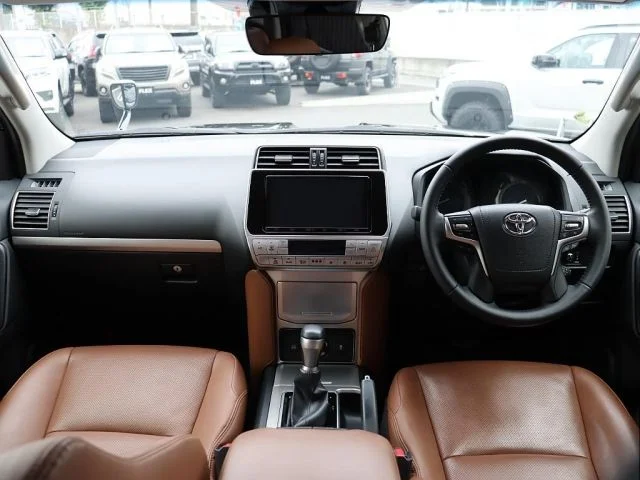 Toyota LANDCRUISER PRADO TX　Lパッケ　70thアニバサリLTD photo 2