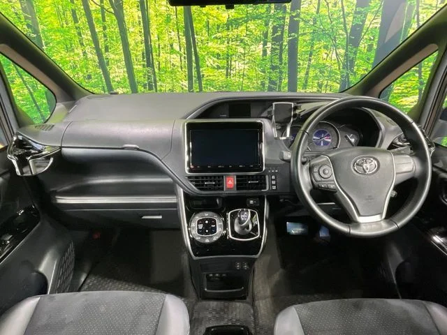 Toyota VOXY HYBRID ハイブリッド　ZS　煌? photo 2
