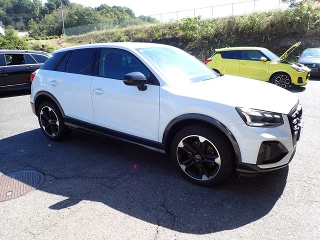 Audi AUDI Q2 ブラック　スタイル　プラス photo 4