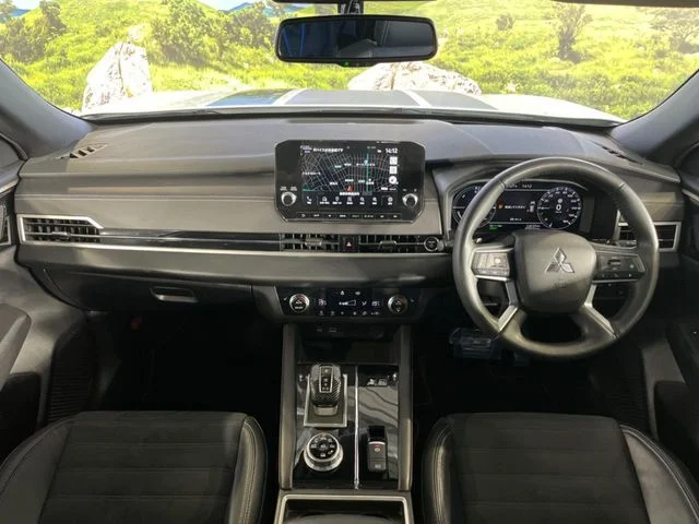 Mitsubishi OUTLANDER PHEV ブラックエディション photo 3