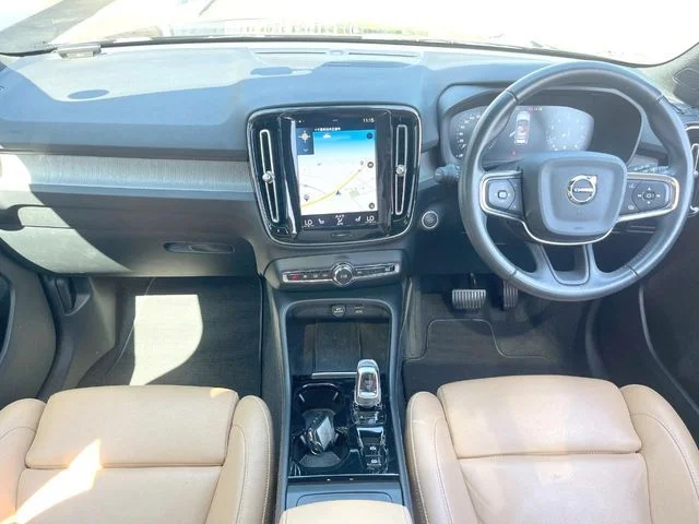 Volvo VOLVO XC40 B4　AWD　インスクリプション photo 2