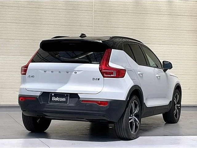Volvo VOLVO XC40 B4　AWD　Rデザイン photo 2