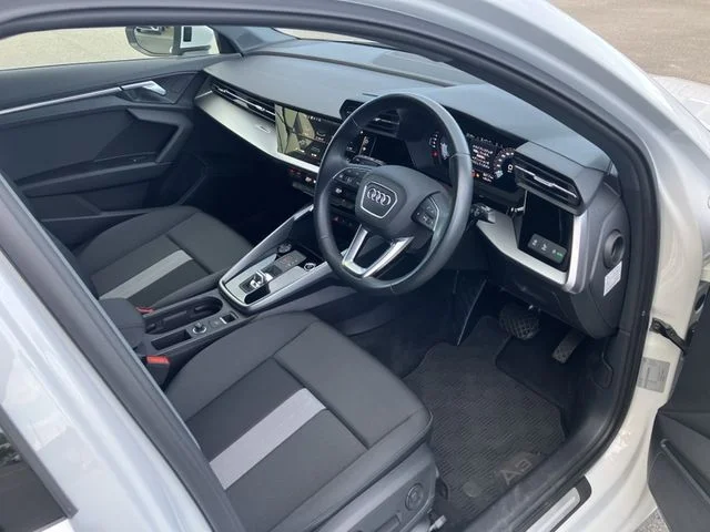 Audi AUDI A3 SPORTBACK 30　TFSI　アドバンスド photo 2