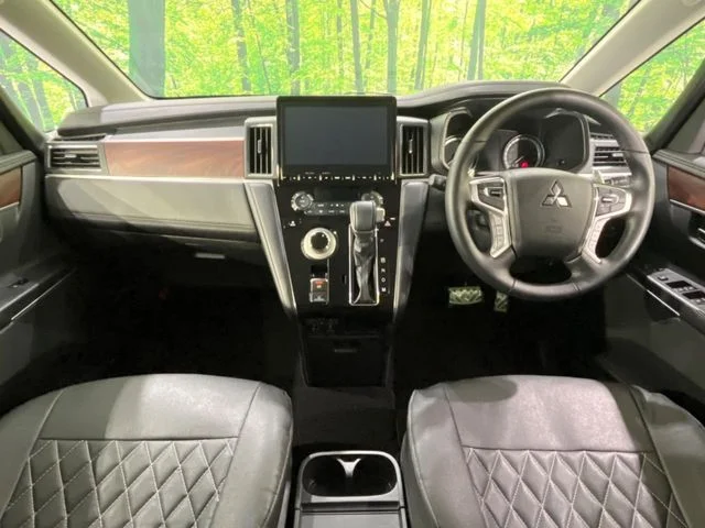 Mitsubishi DELICA D:5 4WD P photo 2