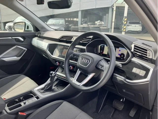 Audi AUDI Q3 35　TFSI　アドバンスド photo 2