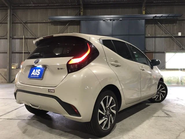 Toyota AQUA Z photo 3