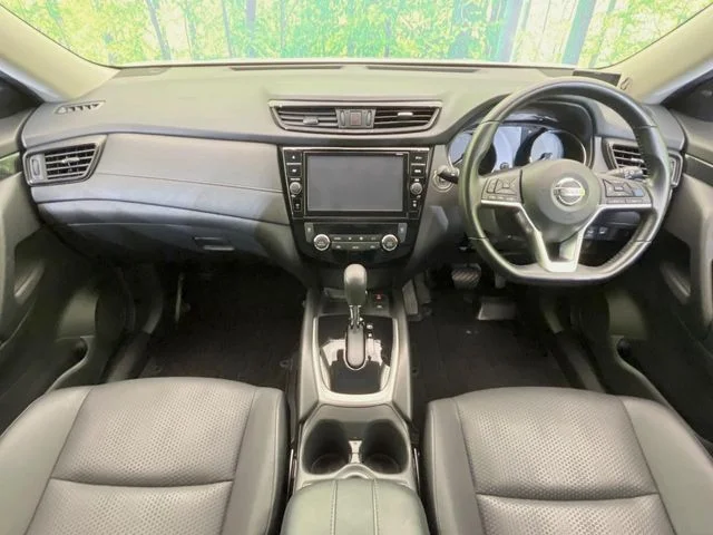 Nissan X-TRAIL 2WD 20Xi photo 2