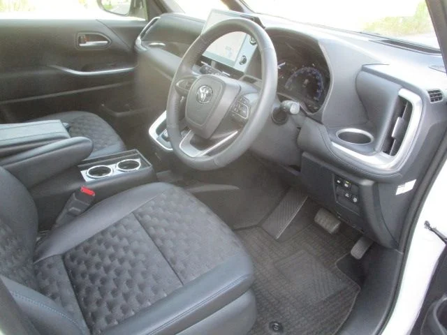 Toyota VOXY HYBRID S−Z photo 2