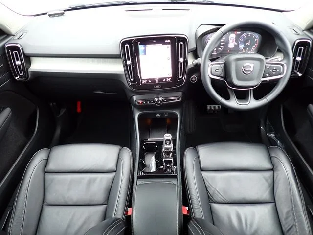 Volvo VOLVO XC40 B4　AWD　インスクリプション photo 2