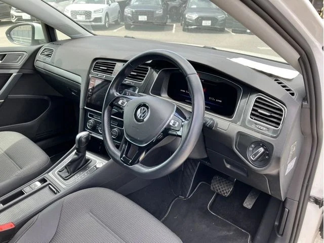 Volkswagen VOLKSWAGEN GOLF VARIANT TSI　コンフォートライン　マイスター photo 2
