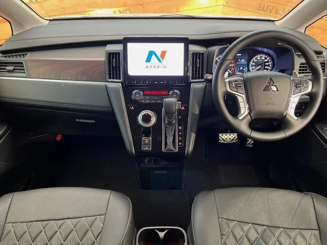 Mitsubishi DELICA D:5 4WD P photo 2