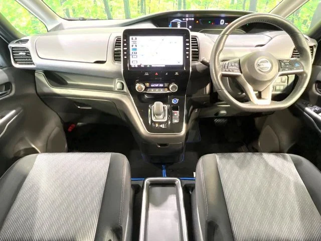Nissan SERENA WG e−POWER　ハイウェイスター　V photo 2